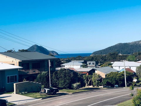 31 Kerrigan St - Large Home With Water Views & Boat Parking - Accommodation ACT 0