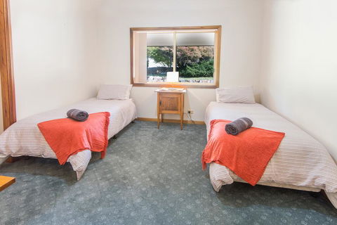 32 Zachary Drive Farm Stay Iconic Water Views - Accommodation ACT 3