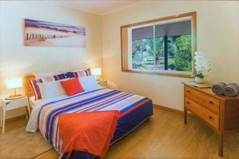 32 Zachary Drive Farm Stay Iconic Water Views - Accommodation ACT 2