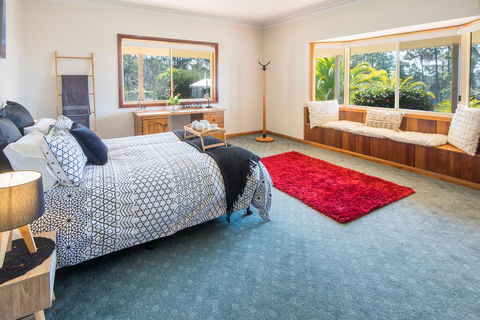 32 Zachary Drive Farm Stay Iconic Water Views - Accommodation ACT 1