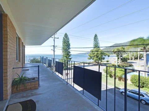 5 'SHOAL TOWERS', 11 SHOAL BAY RD - FANTASTIC LOCATION WITH WATER VIEWS - Accommodation ACT 0