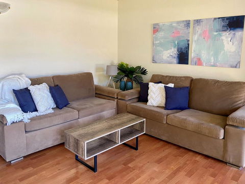 5 'SHOAL TOWERS', 11 SHOAL BAY RD - FANTASTIC LOCATION WITH WATER VIEWS - Accommodation ACT 1
