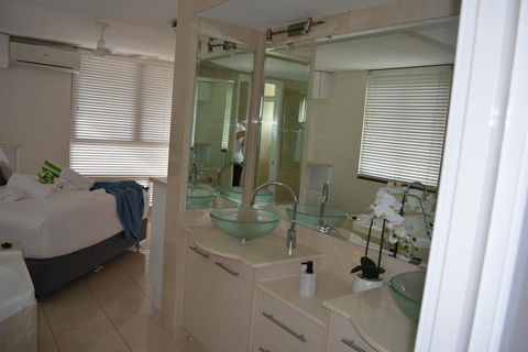 5,  Apartment On The Esplanade - Accommodation ACT 3
