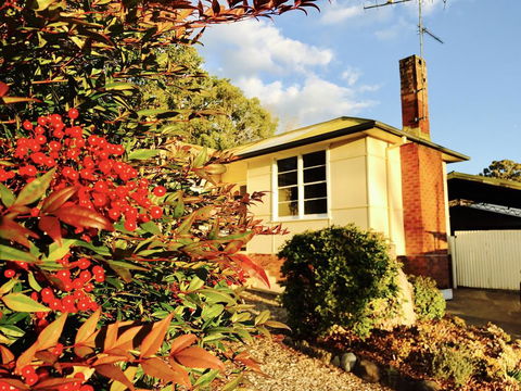 50s Fibro Chateau - Accommodation ACT 1
