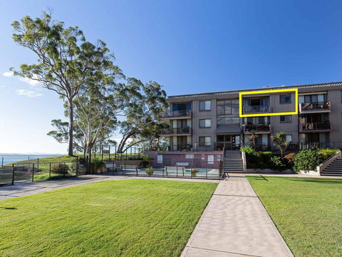 6 'The Poplars', 34 Magnus Street - Fabulous Views & Pool In Complex - Accommodation ACT 3