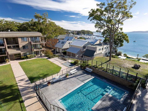 6 'The Poplars', 34 Magnus Street - Fabulous Views & Pool In Complex - Accommodation ACT 0