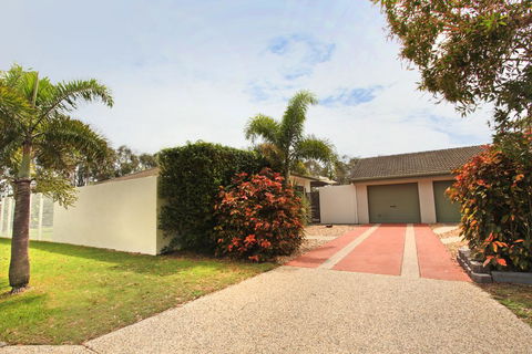 6 Petrie Ave, Marcoola, Pet Friendly, Linen Supplied - Accommodation ACT 0