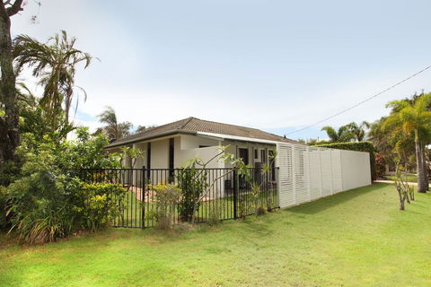 6 Petrie Ave, Marcoola, Pet Friendly, Linen Supplied - Accommodation ACT 2