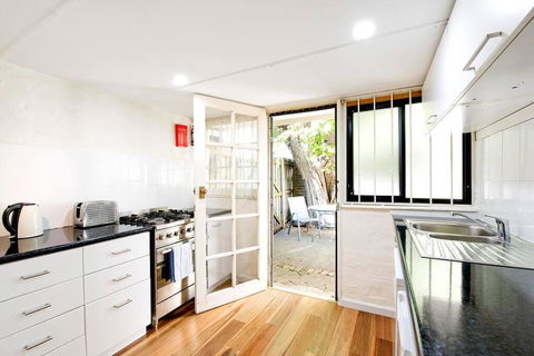 A Quaint Darlinghurst Cottage - Accommodation ACT 2