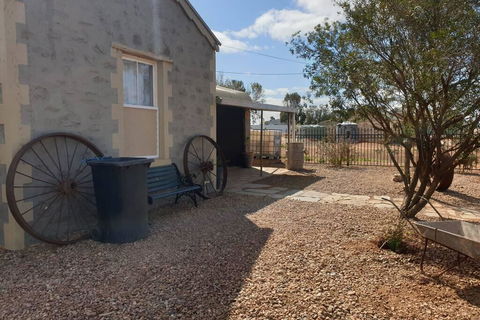 A Real Bush Retreat. Kangas, Emus & Starry Skies. - Accommodation ACT 3