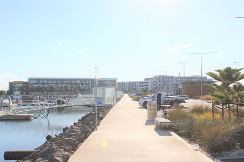 Absolute Waterfront Apt 319 Lighthouse - Accommodation ACT 1
