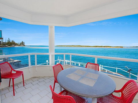 Absolute Waterfront On The Pumicestone Passage - Accommodation ACT 2