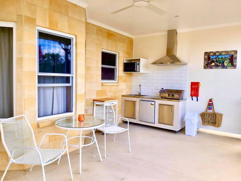 Accommodation Creek Cottages & Sundown View Suites - Accommodation ACT 2