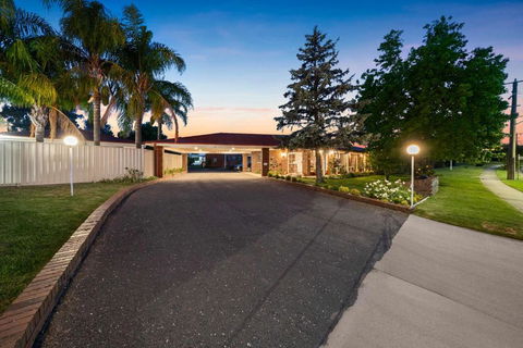 Econo Lodge Border Gateway Wodonga - Accommodation ACT 4
