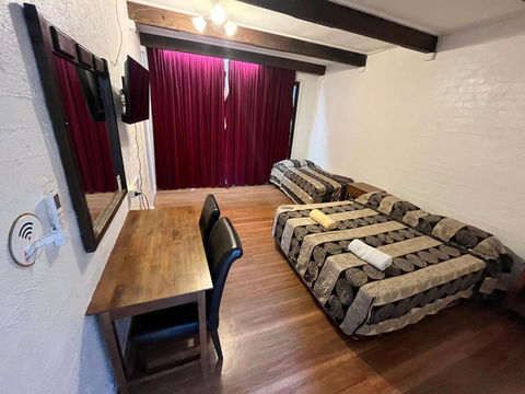 El Toro Motel - Accommodation ACT 2