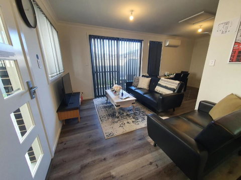 Entire 2br, Hideaway - Accommodation ACT 4