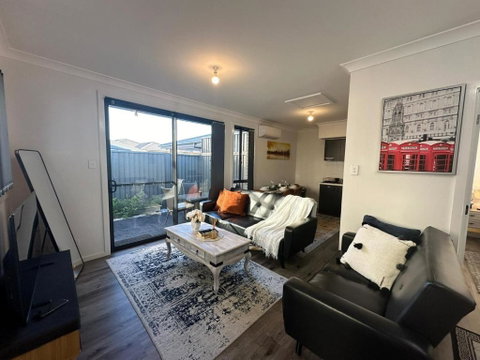 Entire 2br, Hideaway - Accommodation ACT 3