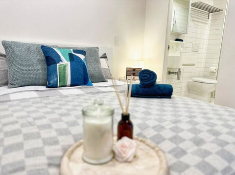 ES2410-2Bed 2Bath Vision Apt With Balcony, Pool & Gym - Accommodation ACT 0