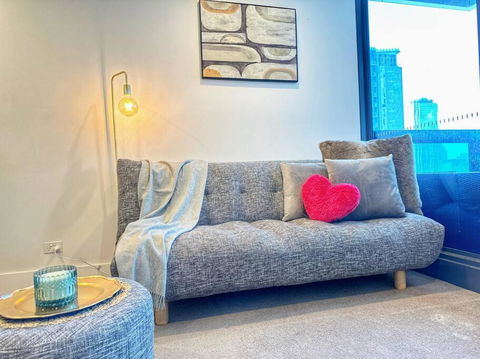 ES2410-2Bed 2Bath Vision Apt With Balcony, Pool & Gym - Accommodation ACT 1