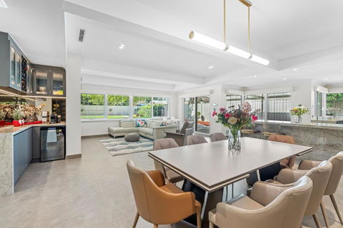 Exquisite Oasis Family Retreat - Accommodation ACT 4