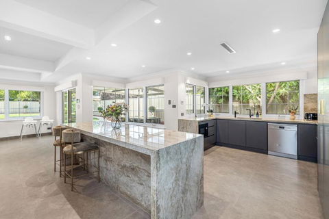 Exquisite Oasis Family Retreat - Accommodation ACT 0