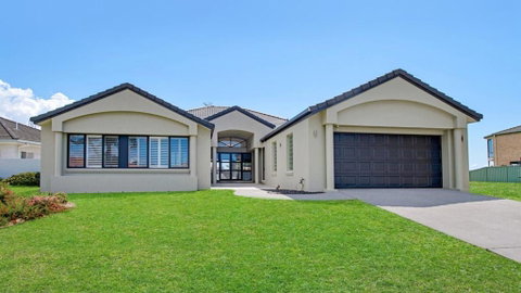 FLOATING ON THE CANALS - 80 COMMODORE CRES - Accommodation ACT 0