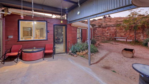 Fossickers Den Dugout Accommodation - Accommodation ACT 1
