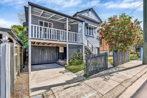 Gabba Central 2 Separate Homes 1 Block 6 Bdrms - Accommodation ACT 0