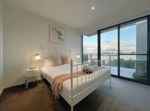GW24-1 BATH 2 BR At The Glen With FREE Parking And Balcony - Accommodation ACT 0