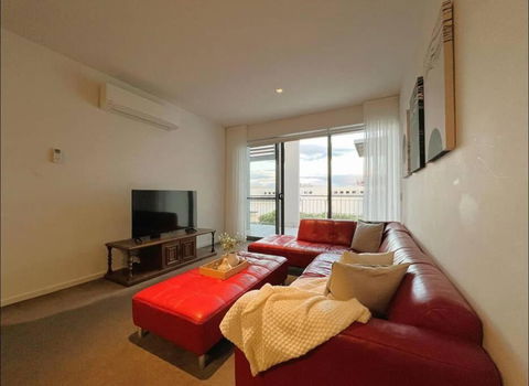 GW24-1 BATH 2 BR At The Glen With FREE Parking And Balcony - Accommodation ACT 3