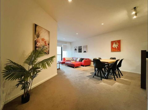 GW24-1 BATH 2 BR At The Glen With FREE Parking And Balcony - Accommodation ACT 2