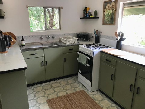 HILLSIDE HAVEN CHARMING C1920 COTTAGE Pet Friendly Sleeps 1 - 6 - Accommodation ACT 3