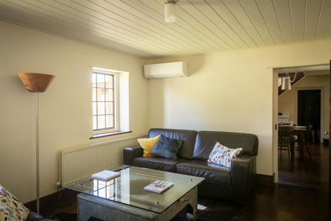 Historic Sandstone Ross Farmhouse - Accommodation ACT 3