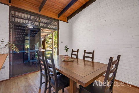 Historical Cottage In The Hills - Accommodation ACT 1