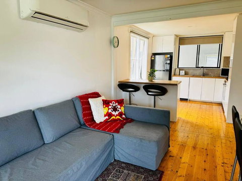 House In Sunshine Close To City - Accommodation ACT 0