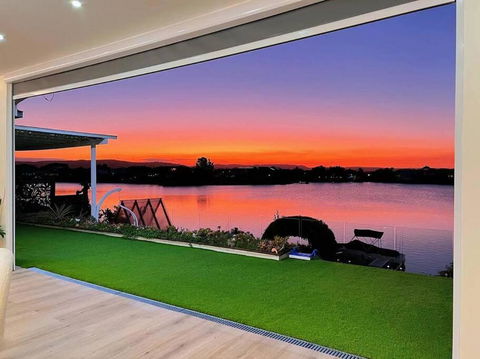 Immaculate Waterfront Residence-Masterpiece - Accommodation ACT 2