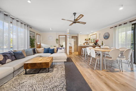 INVERLOCH - 2 Separate Houses In One! - Accommodation ACT 2