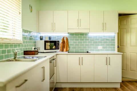Alarks Nest Bed And Breakfast - Accommodation ACT 3