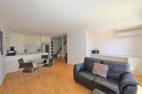 Alexandra Apartments - Accommodation ACT 2