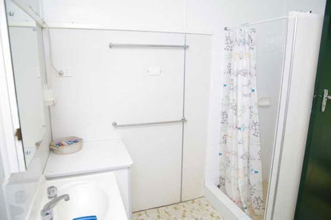 Almare, 7 Gowing Street - Accommodation ACT 3