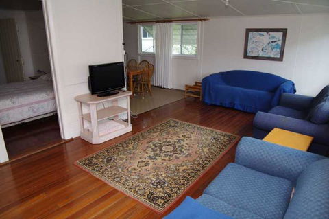 Almare, 7 Gowing Street - Accommodation ACT 2