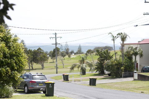 Almare, 7 Gowing Street - Accommodation ACT 0