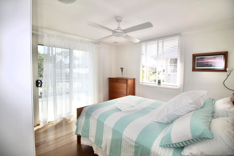 Aloha Alex Beach House Pet-friendly- 450m To The Beach - Accommodation ACT 0