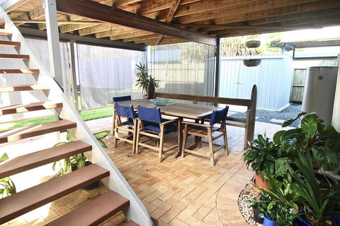 Aloha Alex Beach House Pet-friendly- 450m To The Beach - Accommodation ACT 1
