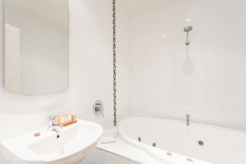 Anglesea River Apartments - Spa Apartment 23 - Accommodation ACT 2