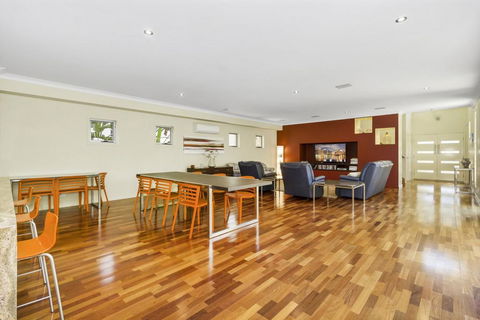 ANGOURIE HOUSE - SALT VILLAGE - Accommodation ACT 3