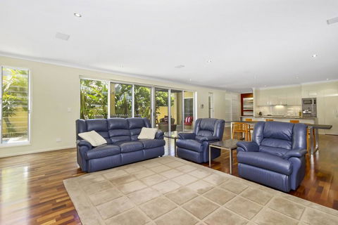ANGOURIE HOUSE - SALT VILLAGE - Accommodation ACT 1