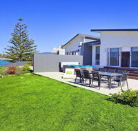 Aqua - views over jones beach - Accommodation ACT