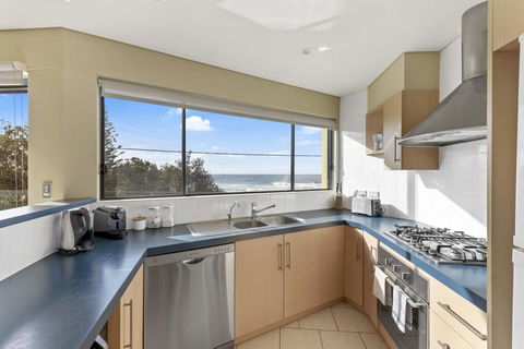 Aqua Shores Award Winning Apartment - Accommodation ACT 1