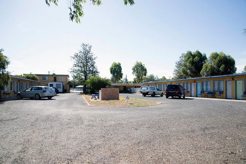 Artesian Motor Inn - Accommodation ACT 1